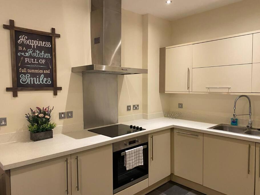The Waterfront Suite Southport Bagian luar foto